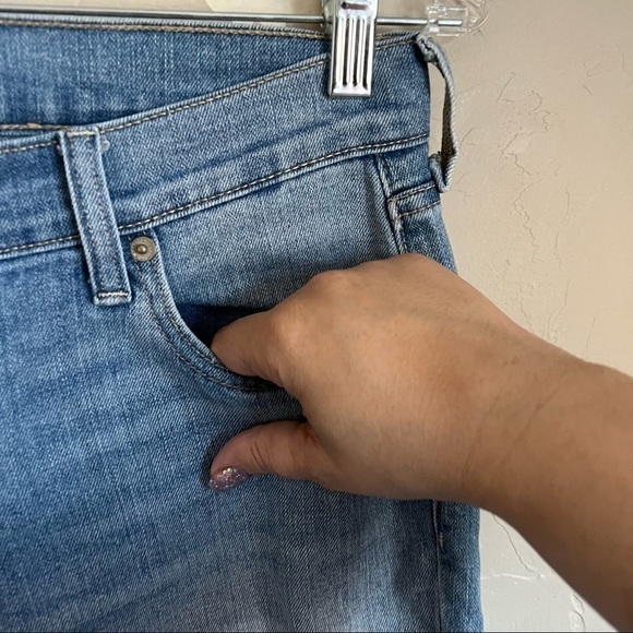 Old Navy Boyfriend Glacier Cropped Denim Jeans - Picture 3 of 9